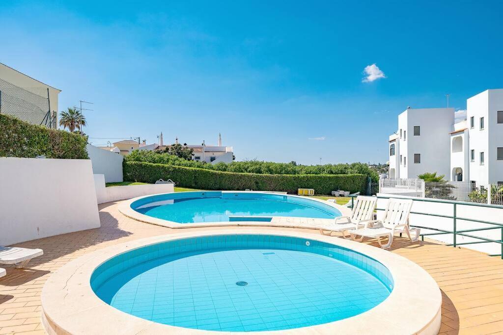 Apartamento Amparo-T2 C/Piscina Карвоейро Екстериор снимка